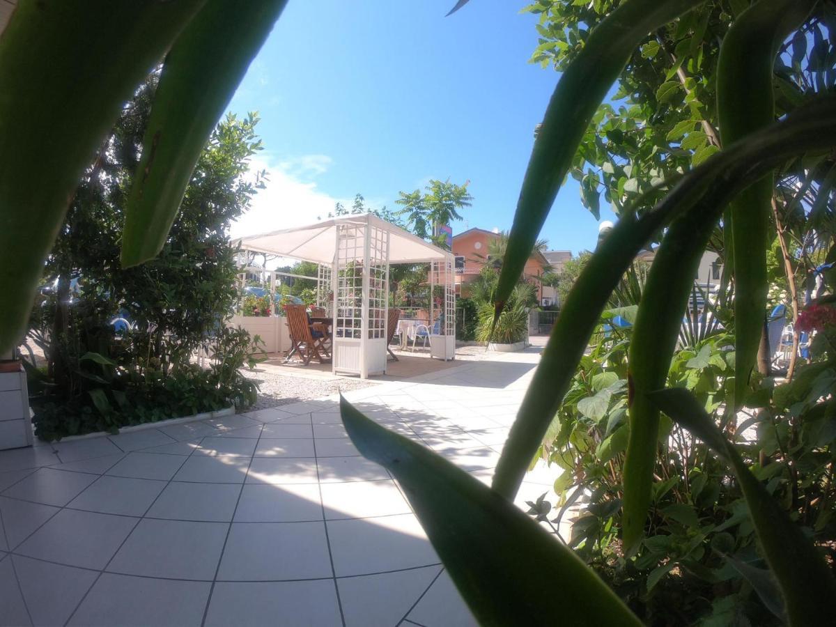 Splendid B&B Milano Marittima Kültér fotó